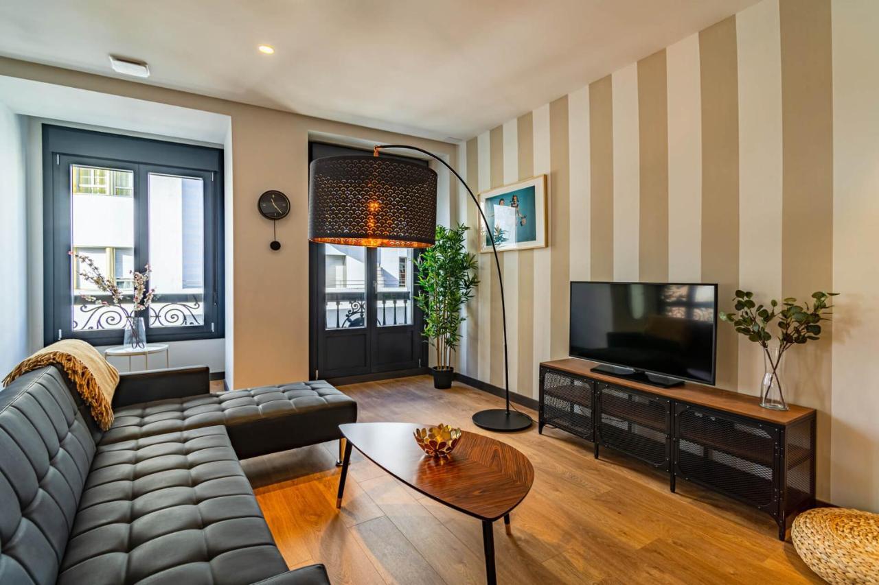 Apartamento Edificio Fénix, Constitución 1