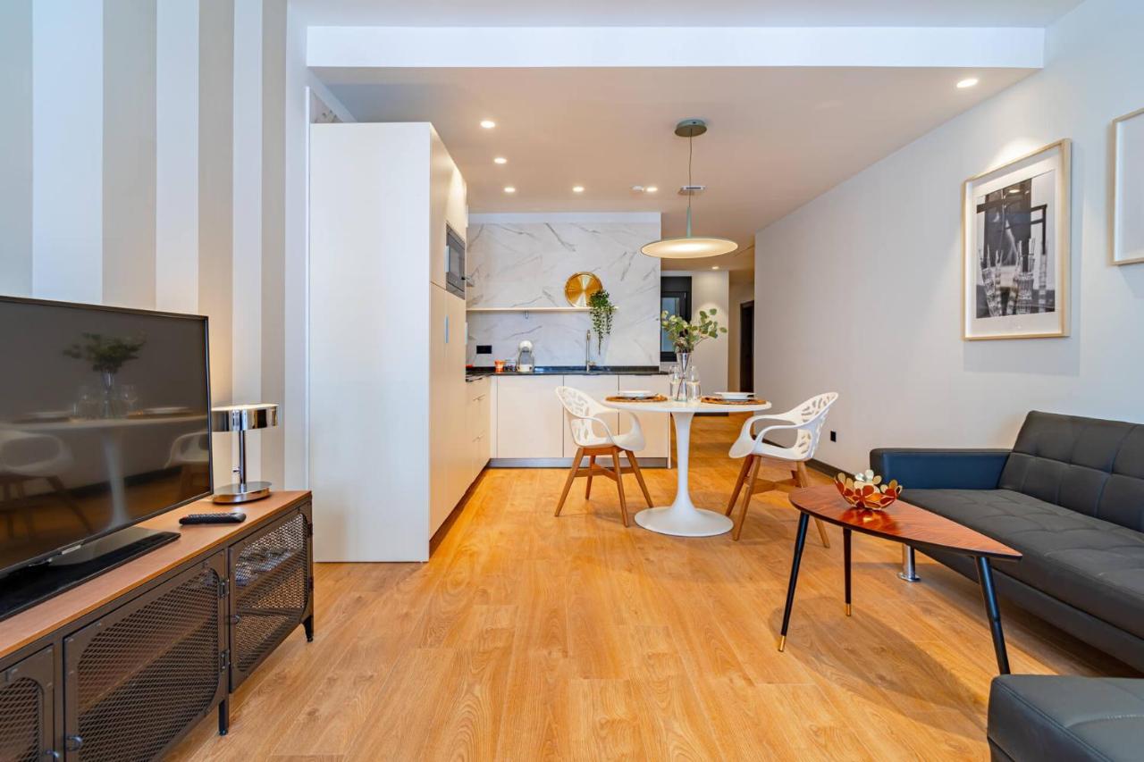 Apartamento Edificio Fénix, Constitución 1 *