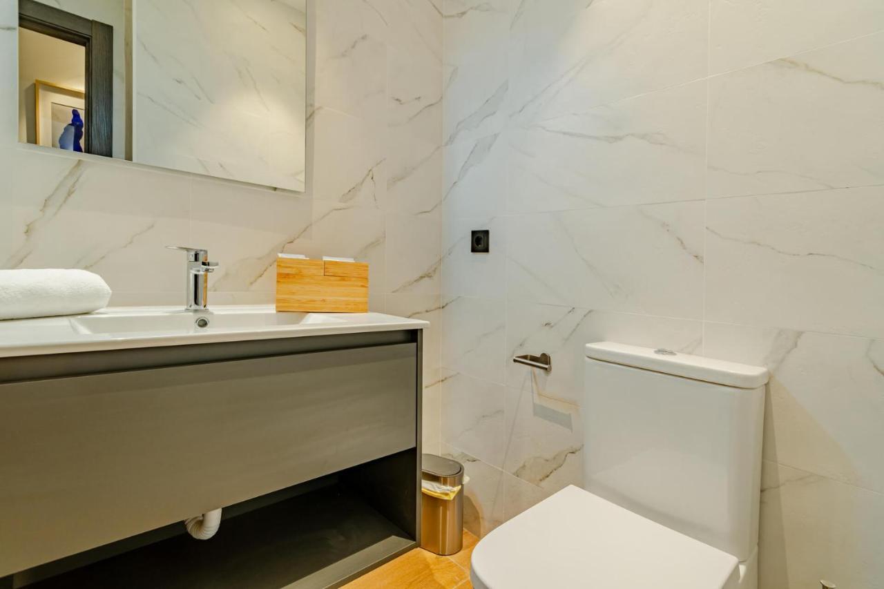 Apartamento Edificio Fénix, Constitución 1 *
